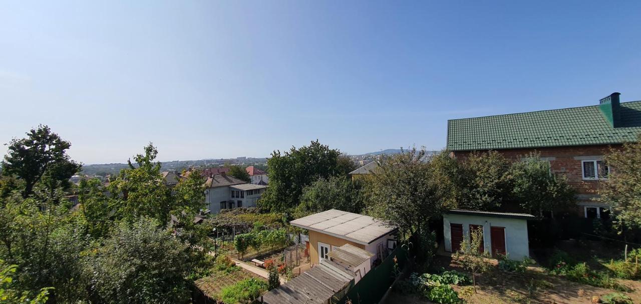 Luxor Inn & Suites Chernivtsi Exterior foto